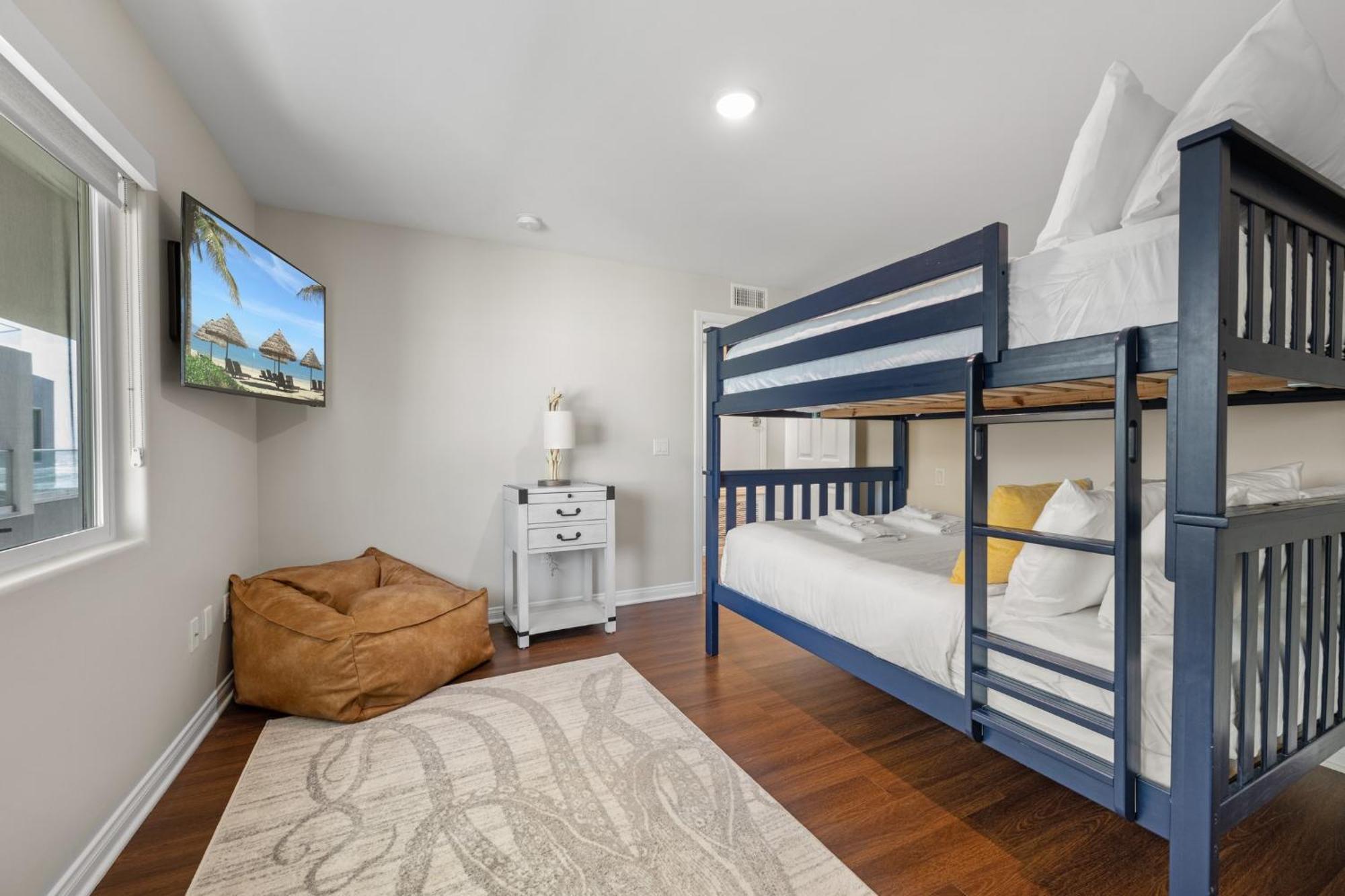 Apartment B5129 Bluewater Oceanfront 1 North