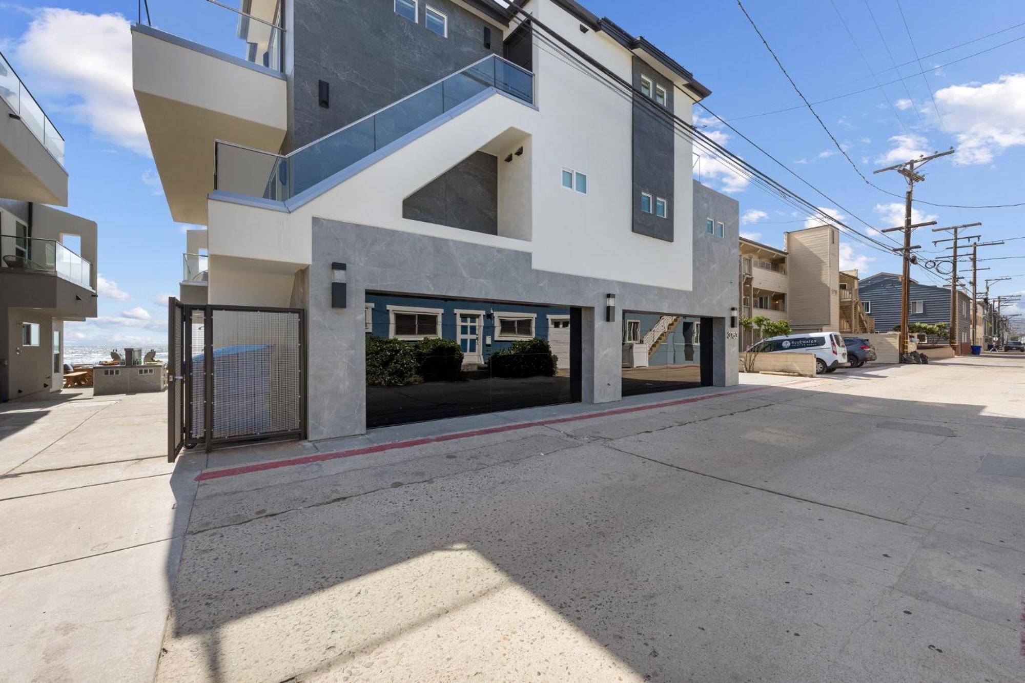 B5129 Bluewater Oceanfront 1 North * San Diego