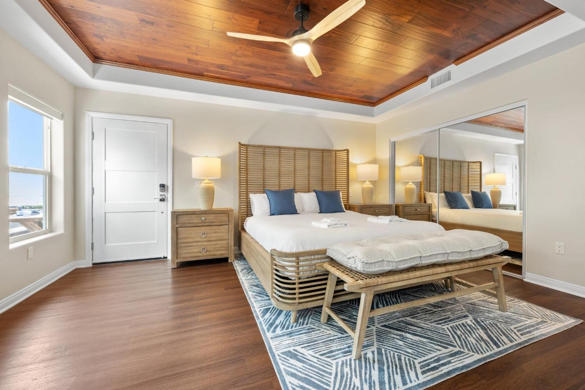B5129 Bluewater Oceanfront 1 North Apartment