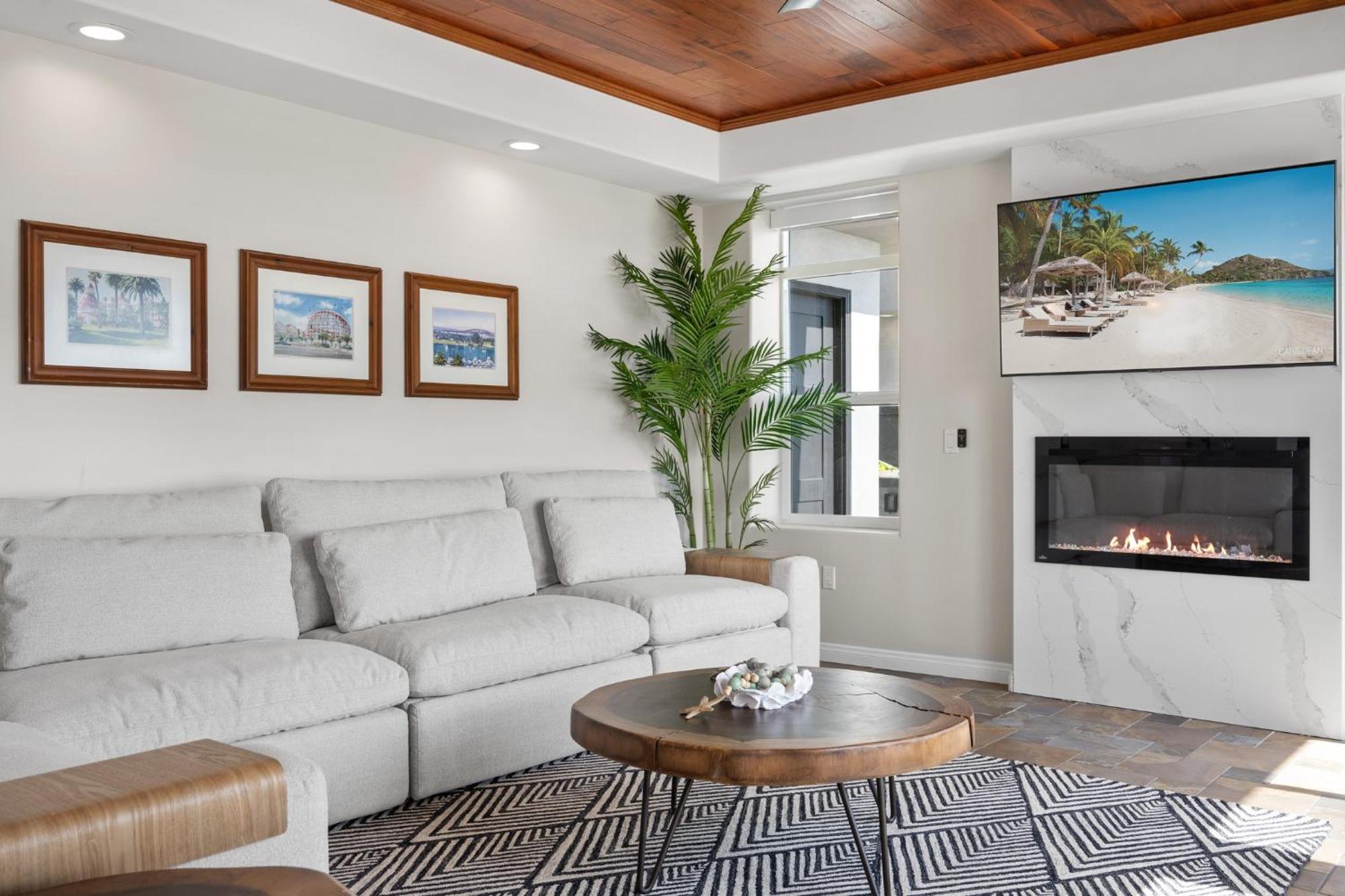 B5129 Bluewater Oceanfront 1 North Apartment San Diego
