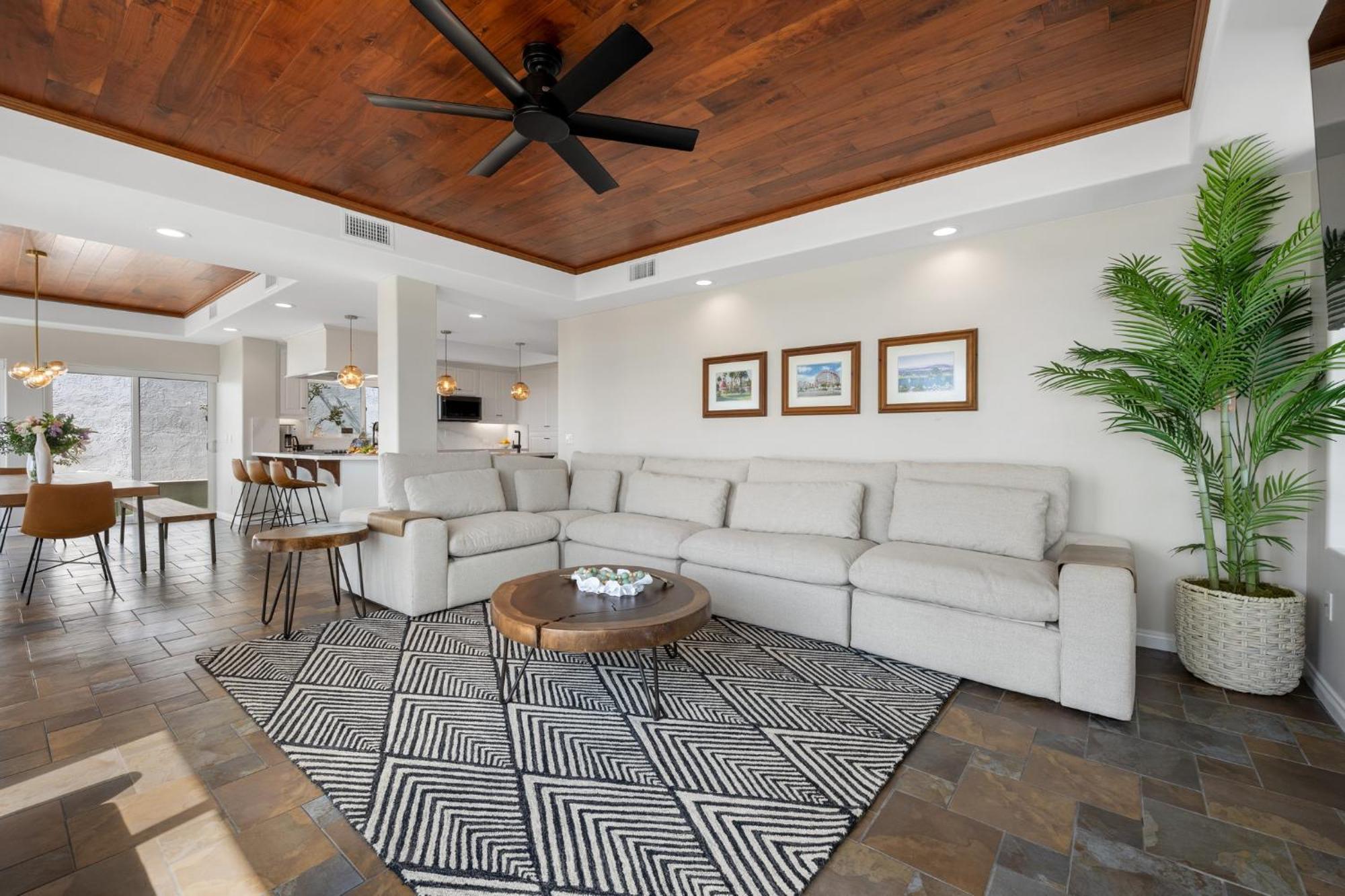 B5129 Bluewater Oceanfront 1 North *