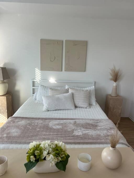 Stylish Downtown Studio *