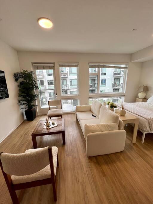 Stylish Downtown Studio Apartment San Diego