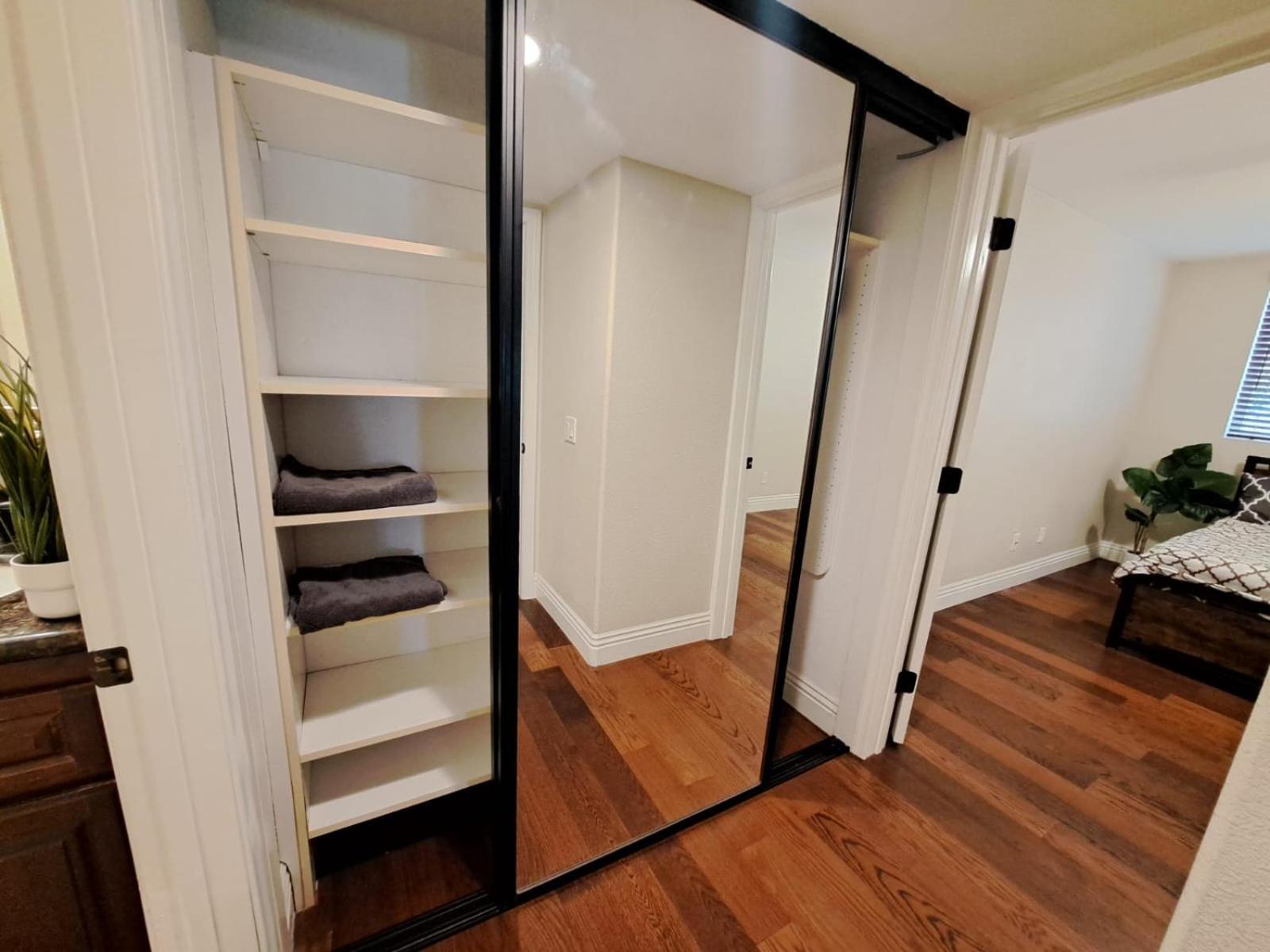 Venetian Vacation La Jolla 2 Bedrooms And 2 Bathrooms Luxury Furnished Near Beach And Utc Mall Apartment San Diego