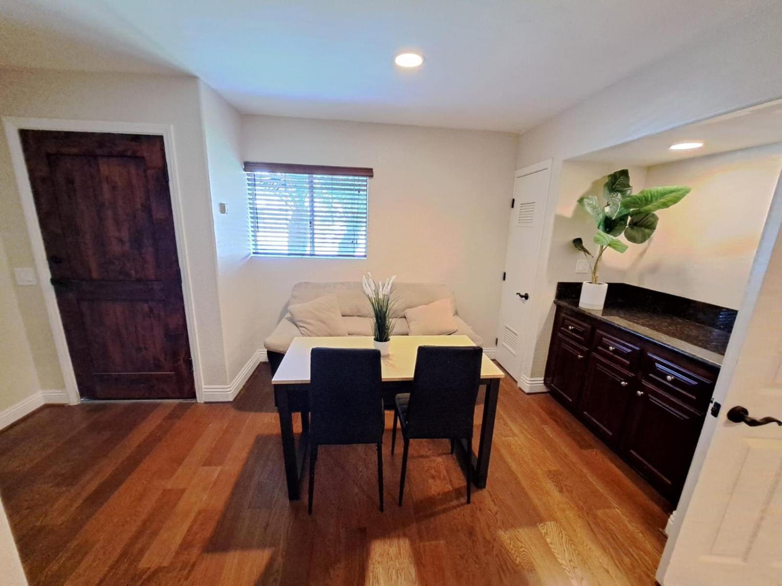 Apartment Venetian Vacation La Jolla 2 Bedrooms And 2 Bathrooms Luxury Furnished Near Beach And Utc Mall *