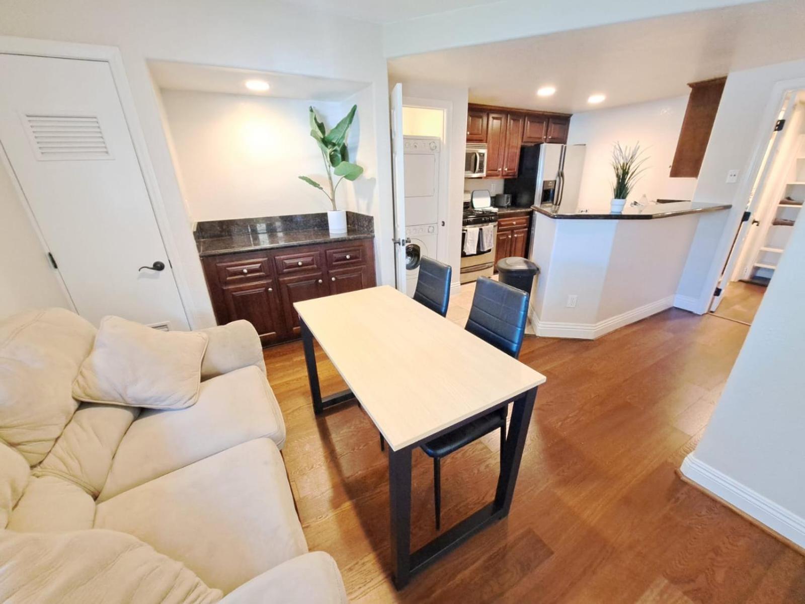 Venetian Vacation La Jolla 2 Bedrooms And 2 Bathrooms Luxury Furnished Near Beach And Utc Mall Apartment San Diego