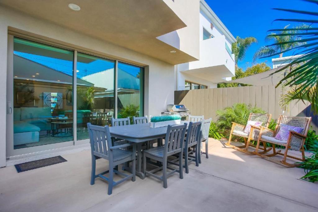 Holiday home Ocean-view Blocks To With Private Hot Tub & Rooftop Deck San Diego