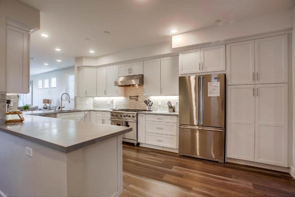 Ocean-view Blocks To With Private Hot Tub & Rooftop Deck San Diego