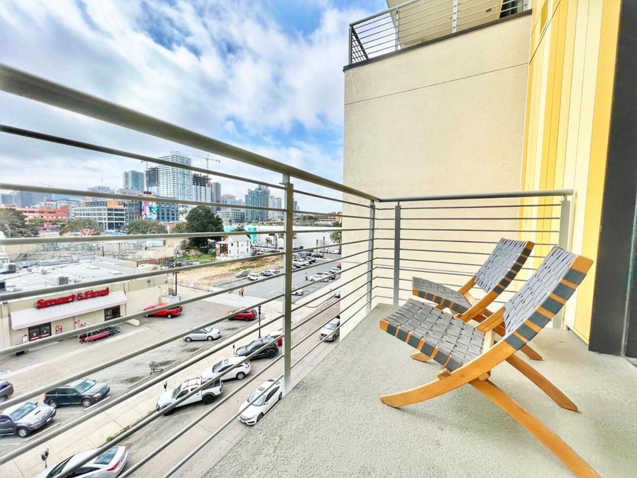Sunset In Downtown Apartment San Diego