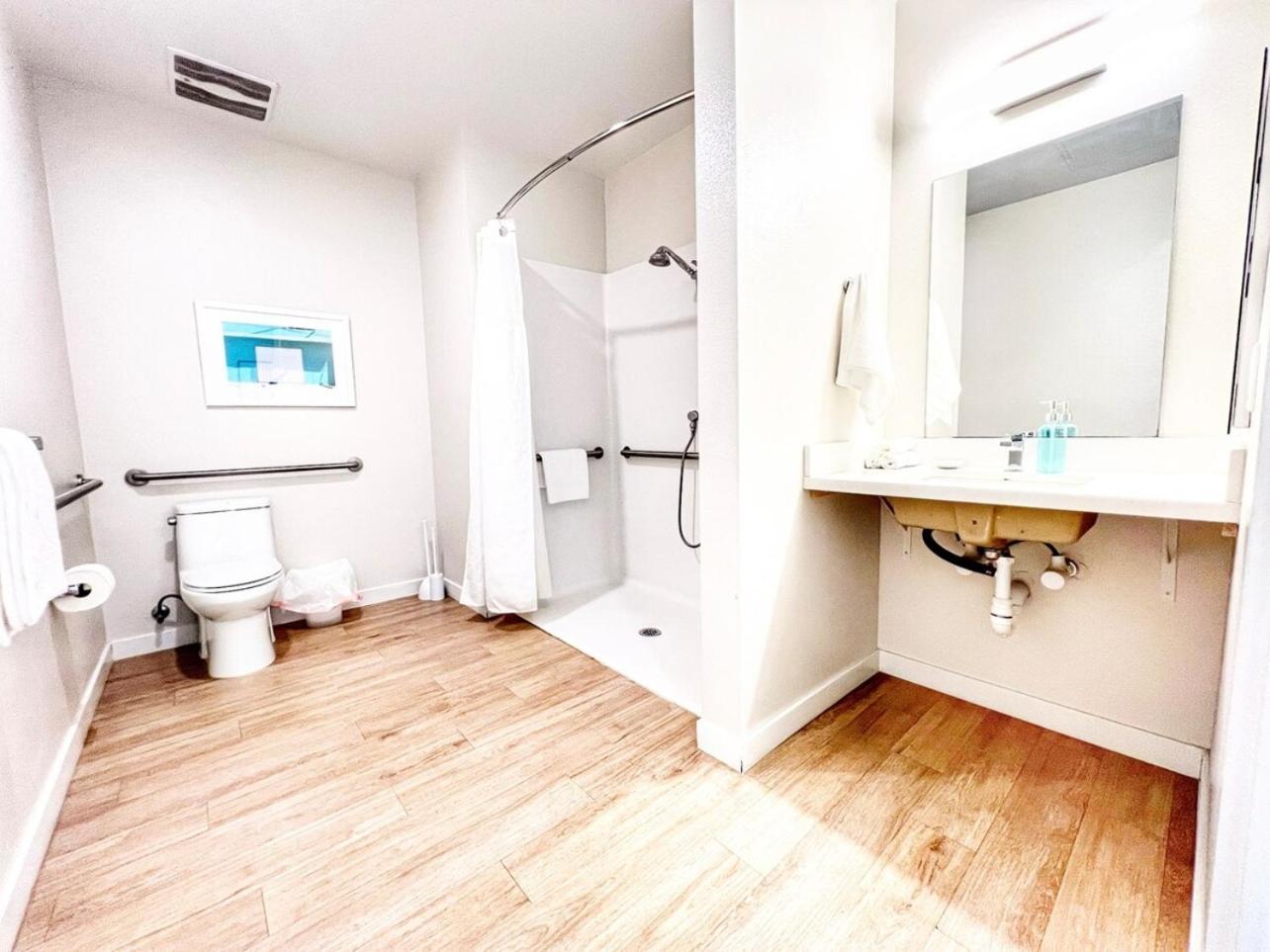 The Leo - Unit 602 Apartment *