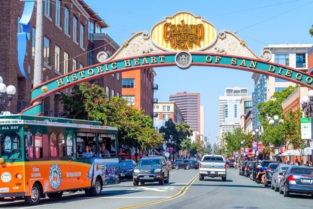 Bayviews Lux One-bedroom 1min To Petco Park Convention Center Gaslamp Pool, Hot Tub * San Diego