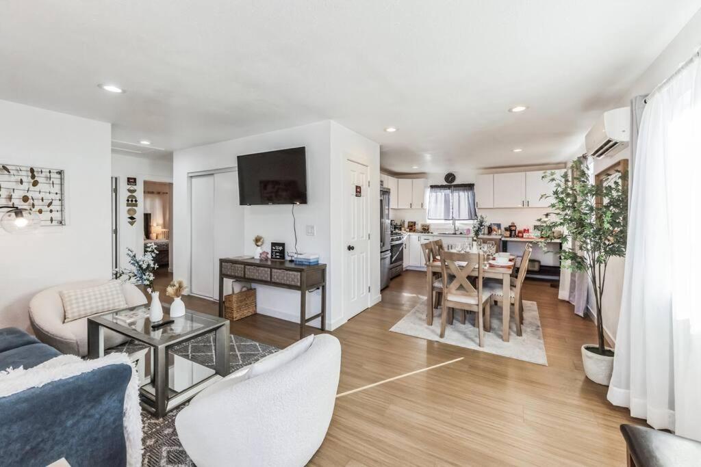 Entire Private 3-bedroom House W Baby Crib, Gated Yard, Ranch-style Holiday home San Diego