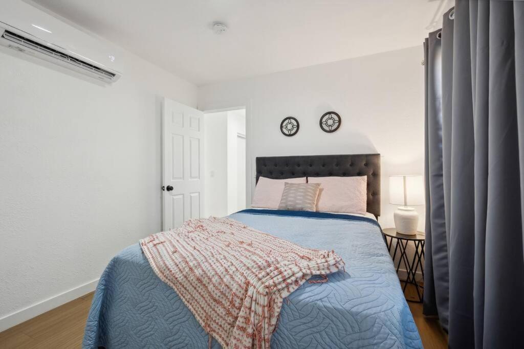 Holiday home Entire Private 3-bedroom House W Baby Crib, Gated Yard, Ranch-style San Diego