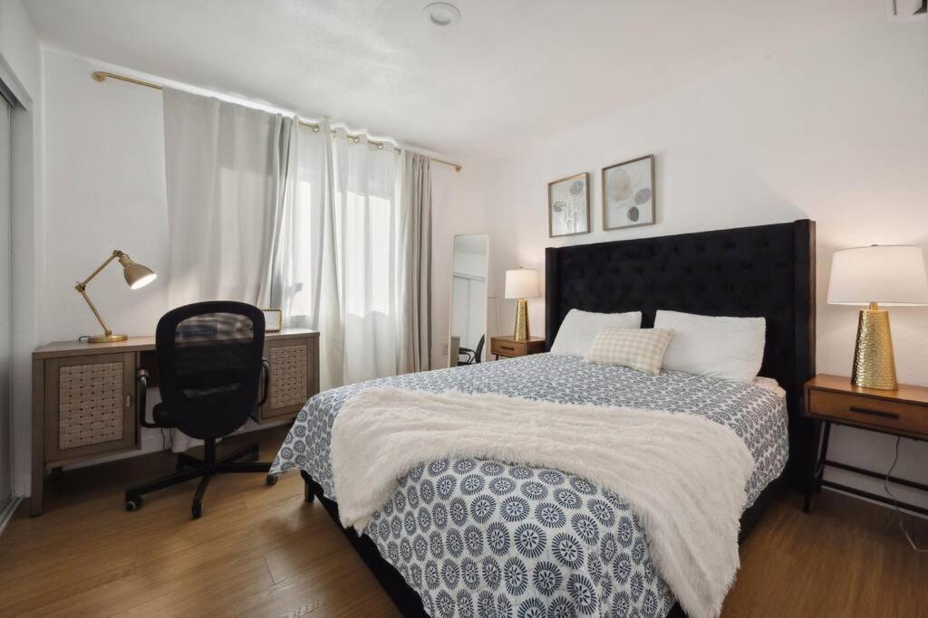 Entire Private 3-bedroom House W Baby Crib, Gated Yard, Ranch-style