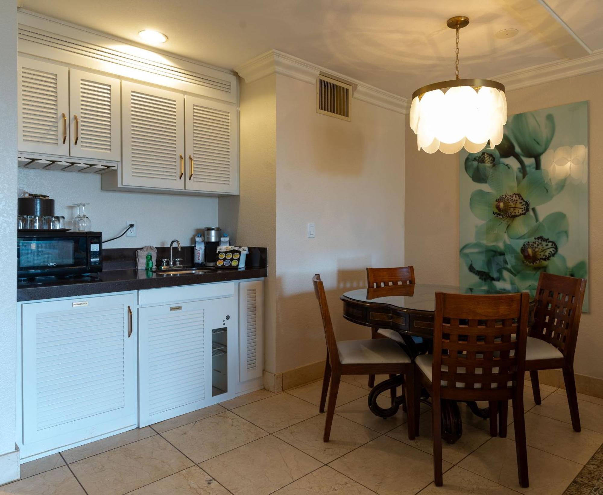 Pacific Terrace 4*