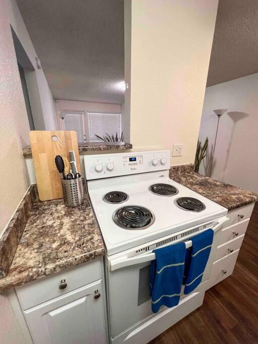 Apartment Modern In Prime La Jolla Location *