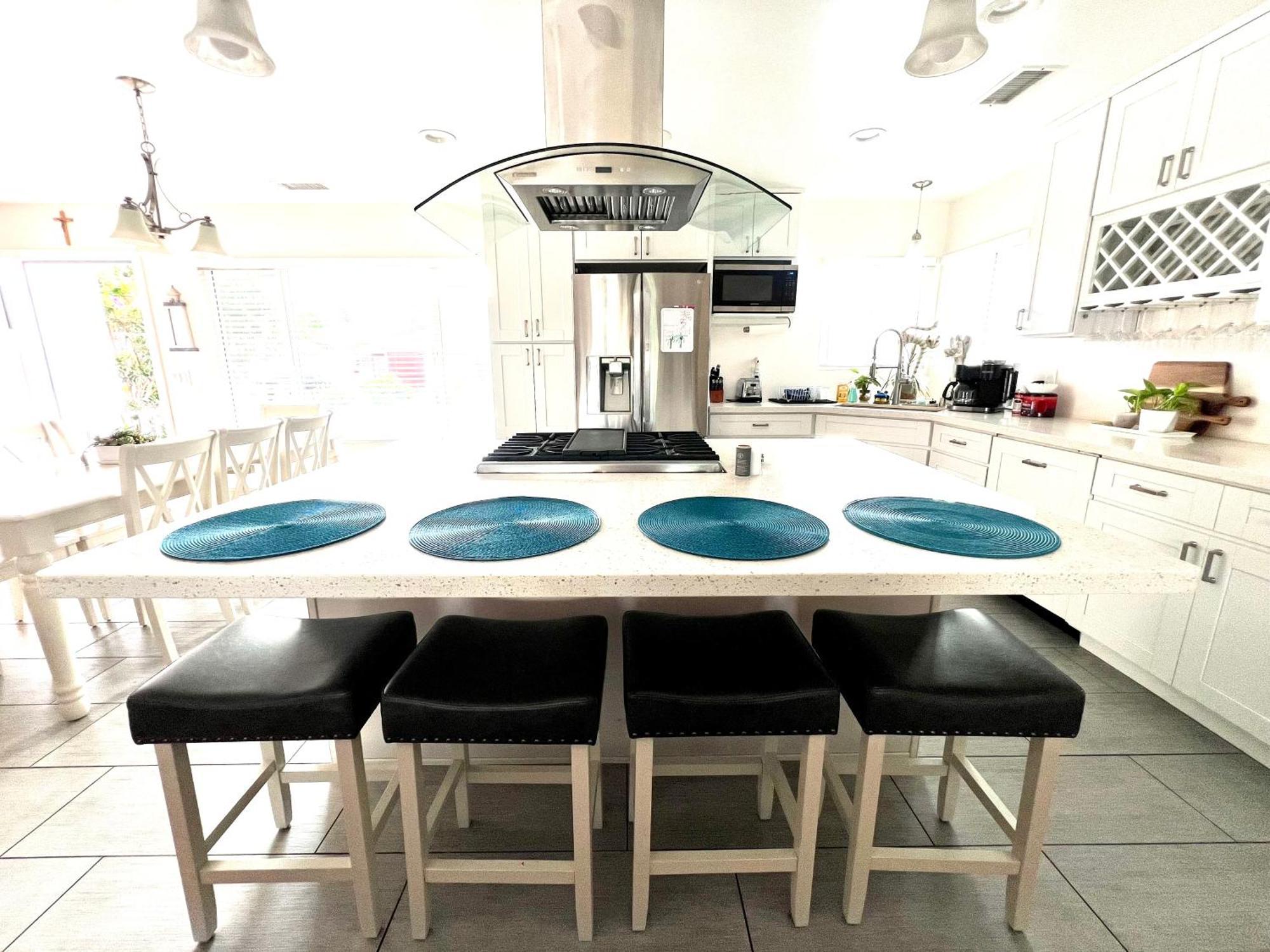 Holiday home Family Friendly Retreat With Yard And Play Area, 2000 Sq Ft, Ac, Fiber Optic Wifi *