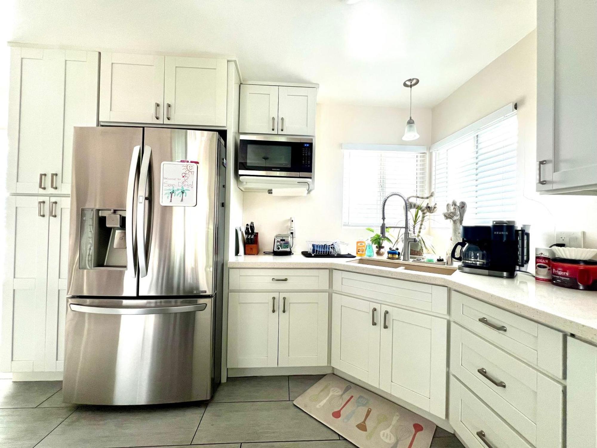 Holiday home Family Friendly Retreat With Yard And Play Area, 2000 Sq Ft, Ac, Fiber Optic Wifi