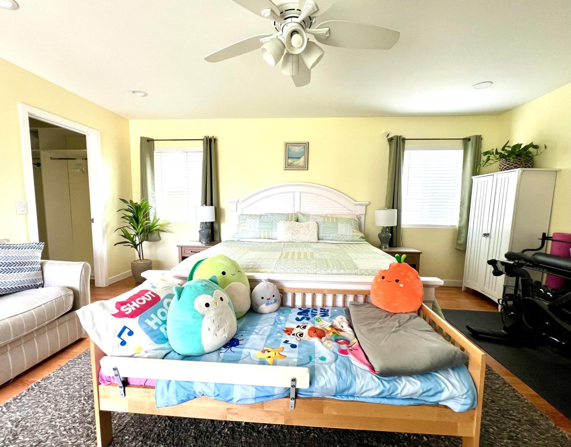 Family Friendly Retreat With Yard And Play Area, 2000 Sq Ft, Ac, Fiber Optic Wifi Holiday home