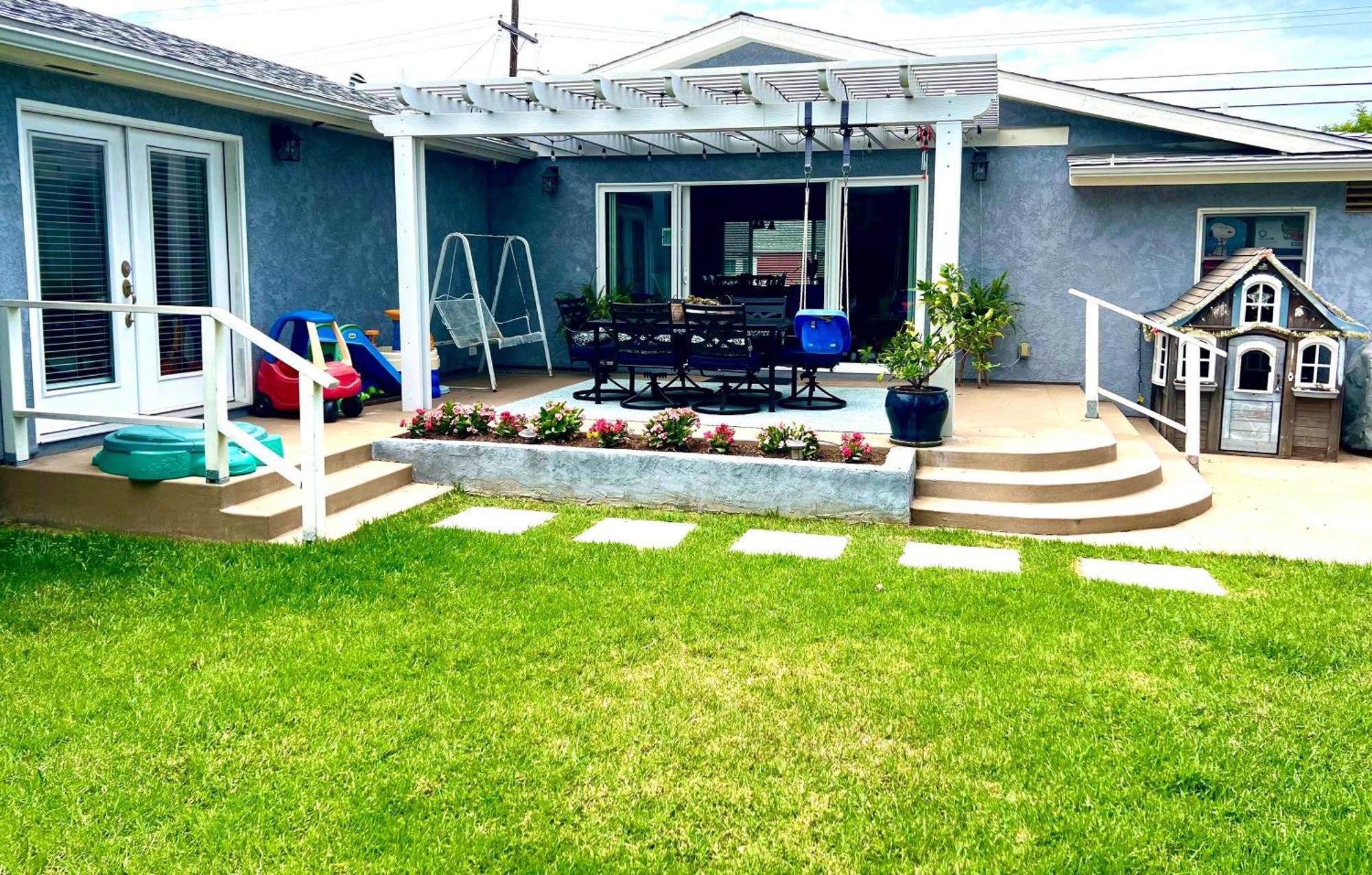 Holiday home Family Friendly Retreat With Yard And Play Area, 2000 Sq Ft, Ac, Fiber Optic Wifi *
