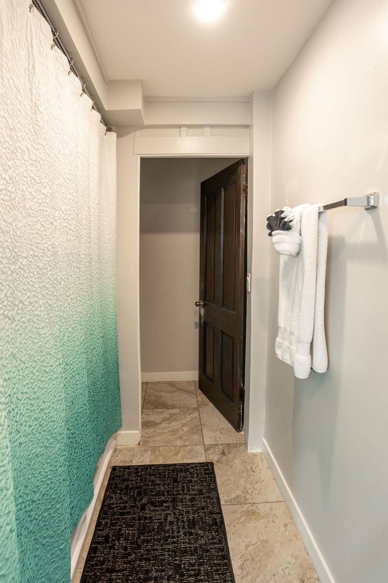 Spacious Guest Amazing Location Apartment