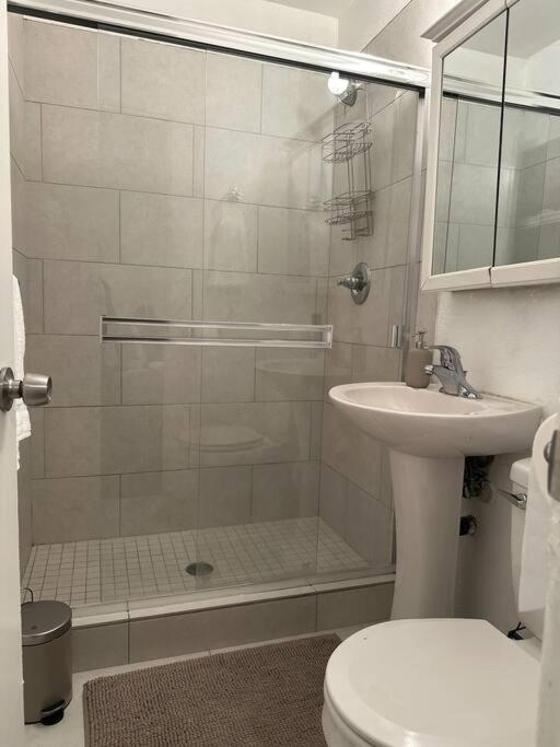 Holiday home Modern Eclectic 1br By Downtown, Airport & *