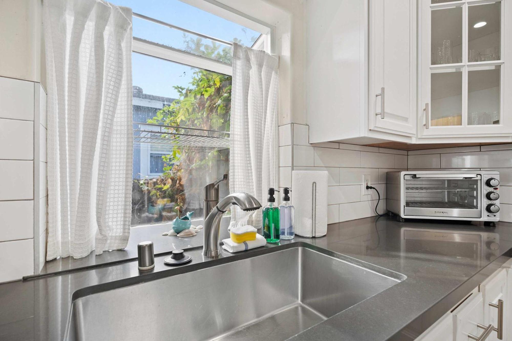 Catch N' Relax On Nimitz- Minutes From The Harbor