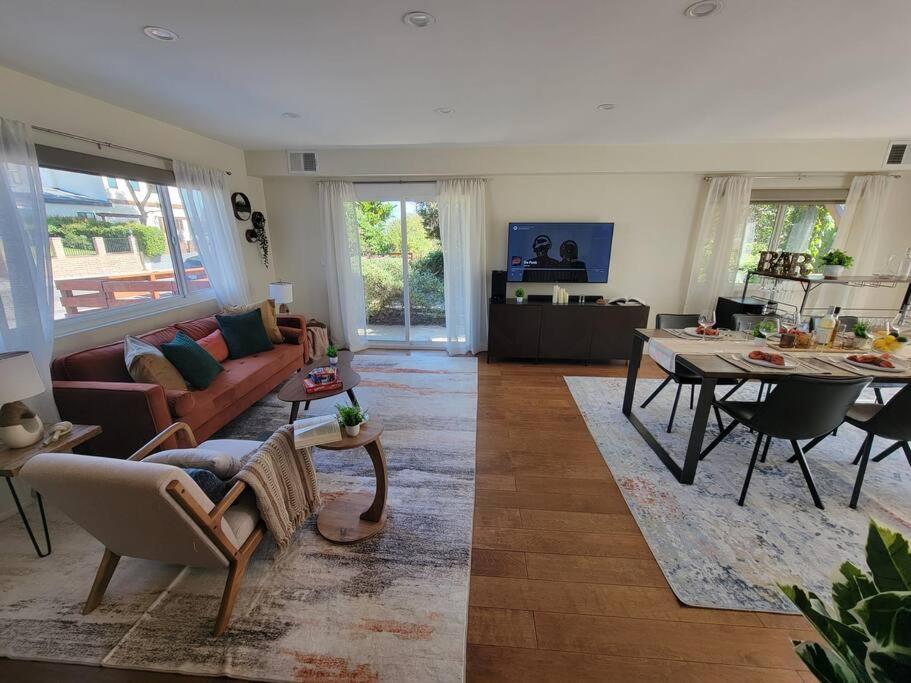 Holiday home Oasis With Hot Tub, Gym, Outdoor Theater, Huge Yard *