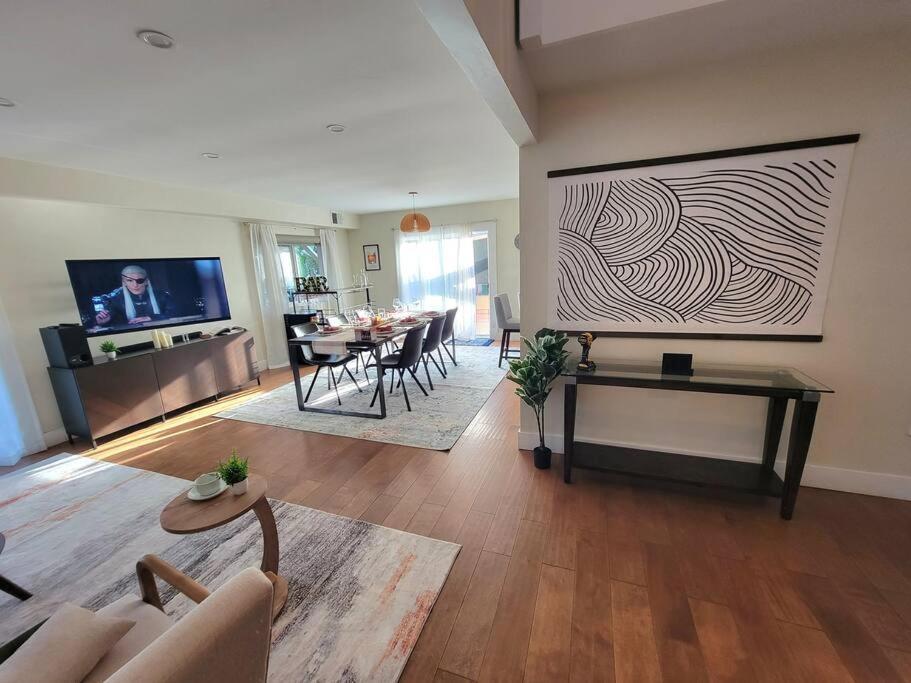 Oasis With Hot Tub, Gym, Outdoor Theater, Huge Yard Holiday home San Diego