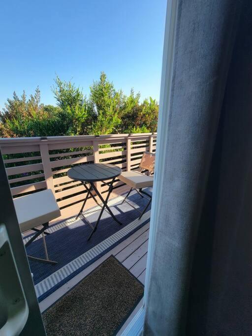 Oasis With Hot Tub, Gym, Outdoor Theater, Huge Yard Holiday home *