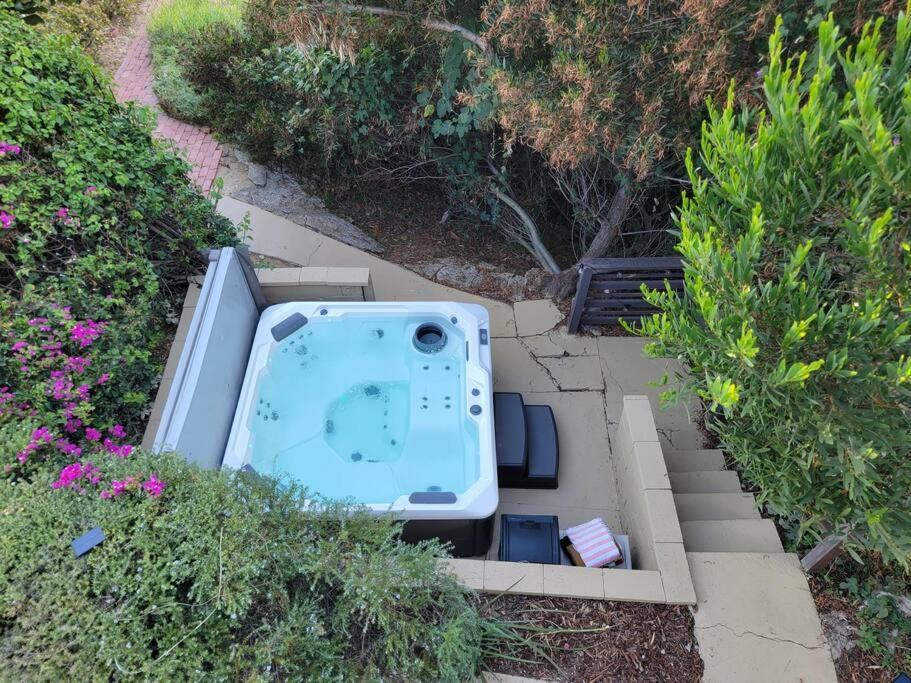 Oasis With Hot Tub, Gym, Outdoor Theater, Huge Yard *