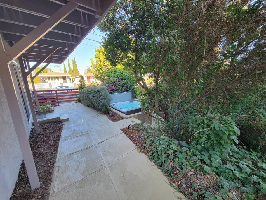 Oasis With Hot Tub, Gym, Outdoor Theater, Huge Yard Holiday home