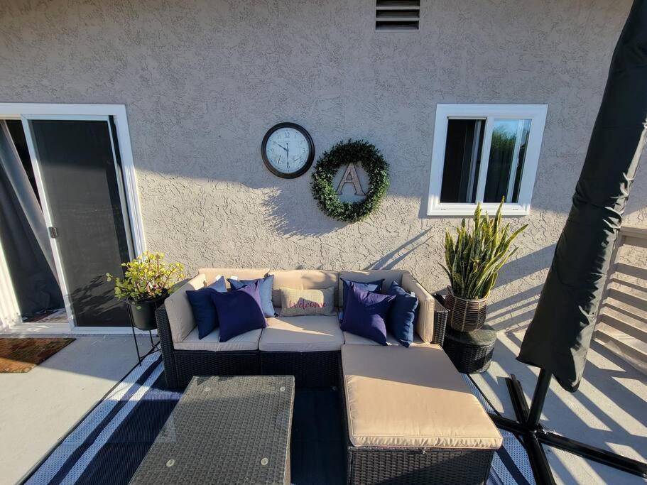 Oasis With Hot Tub, Gym, Outdoor Theater, Huge Yard
