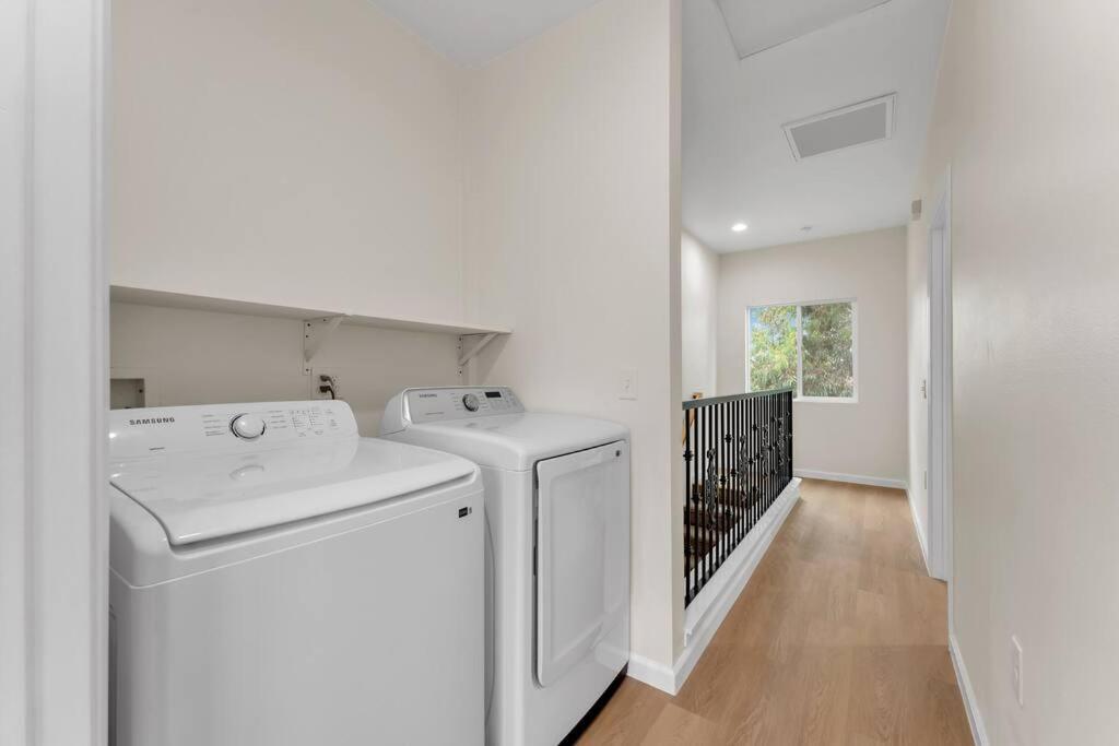 Villa Urban Retreat Fun Relax Self Check-in Hot Tub Foosball Fire Pit Cornhole San Diego