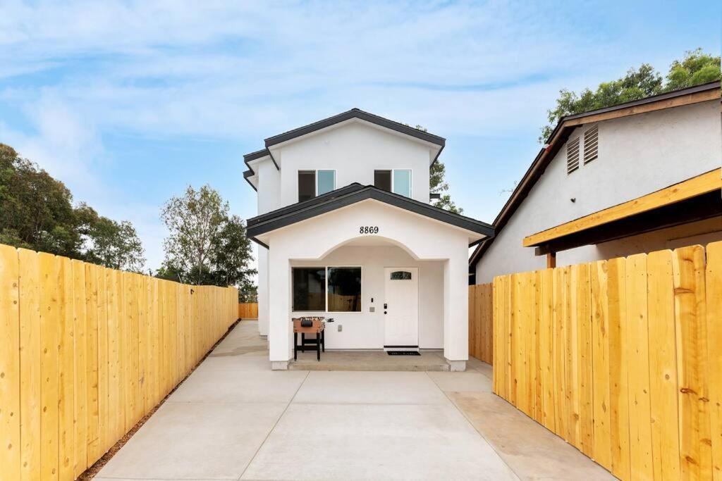 Urban Retreat Fun Relax Self Check-in Hot Tub Foosball Fire Pit Cornhole *