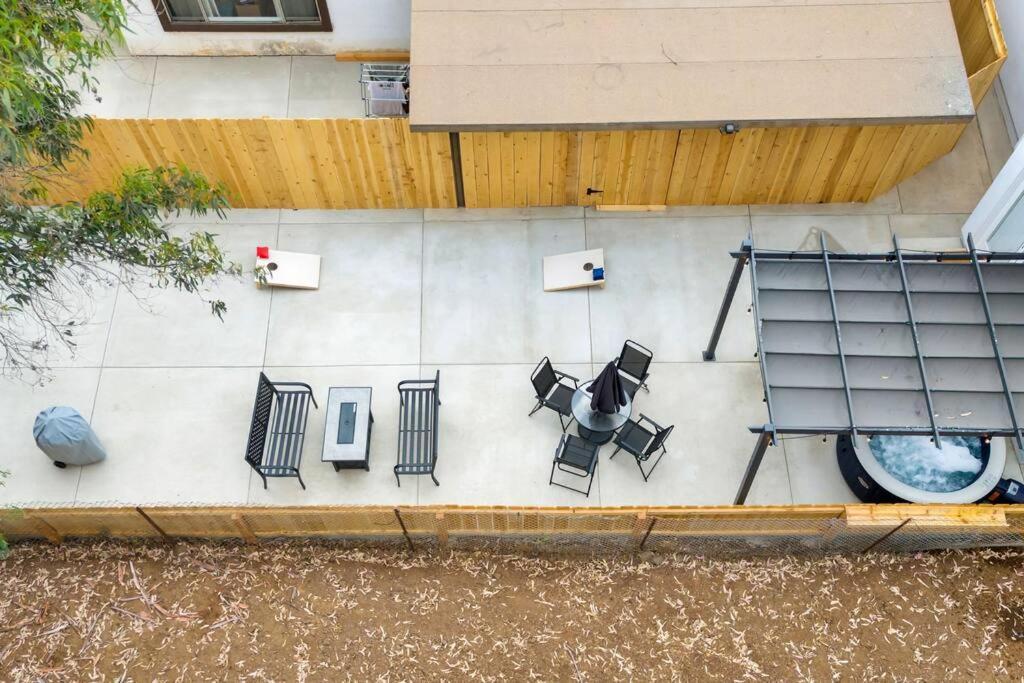 Urban Retreat Fun Relax Self Check-in Hot Tub Foosball Fire Pit Cornhole Villa San Diego