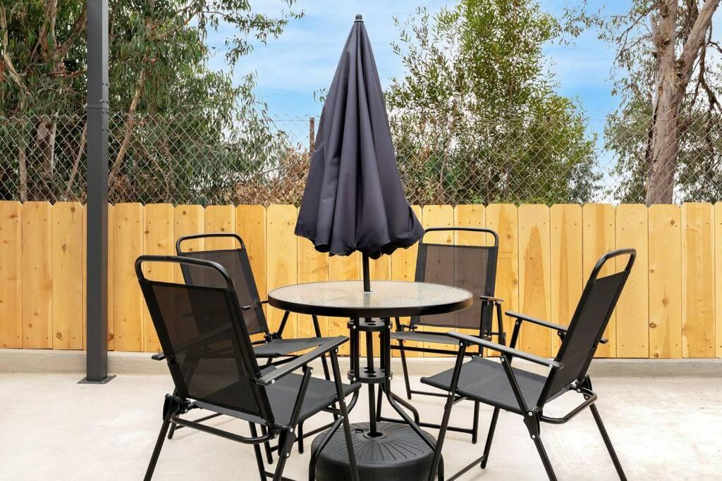 Urban Retreat Fun Relax Self Check-in Hot Tub Foosball Fire Pit Cornhole San Diego