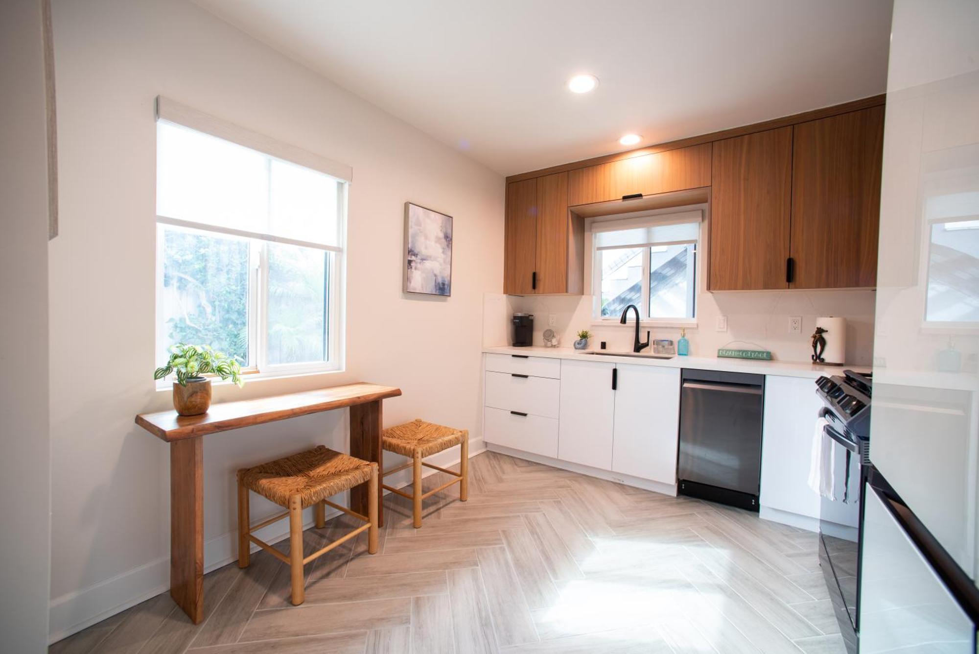 Apartment 5bd Family, Event Friendly 4plex Steps2beach *