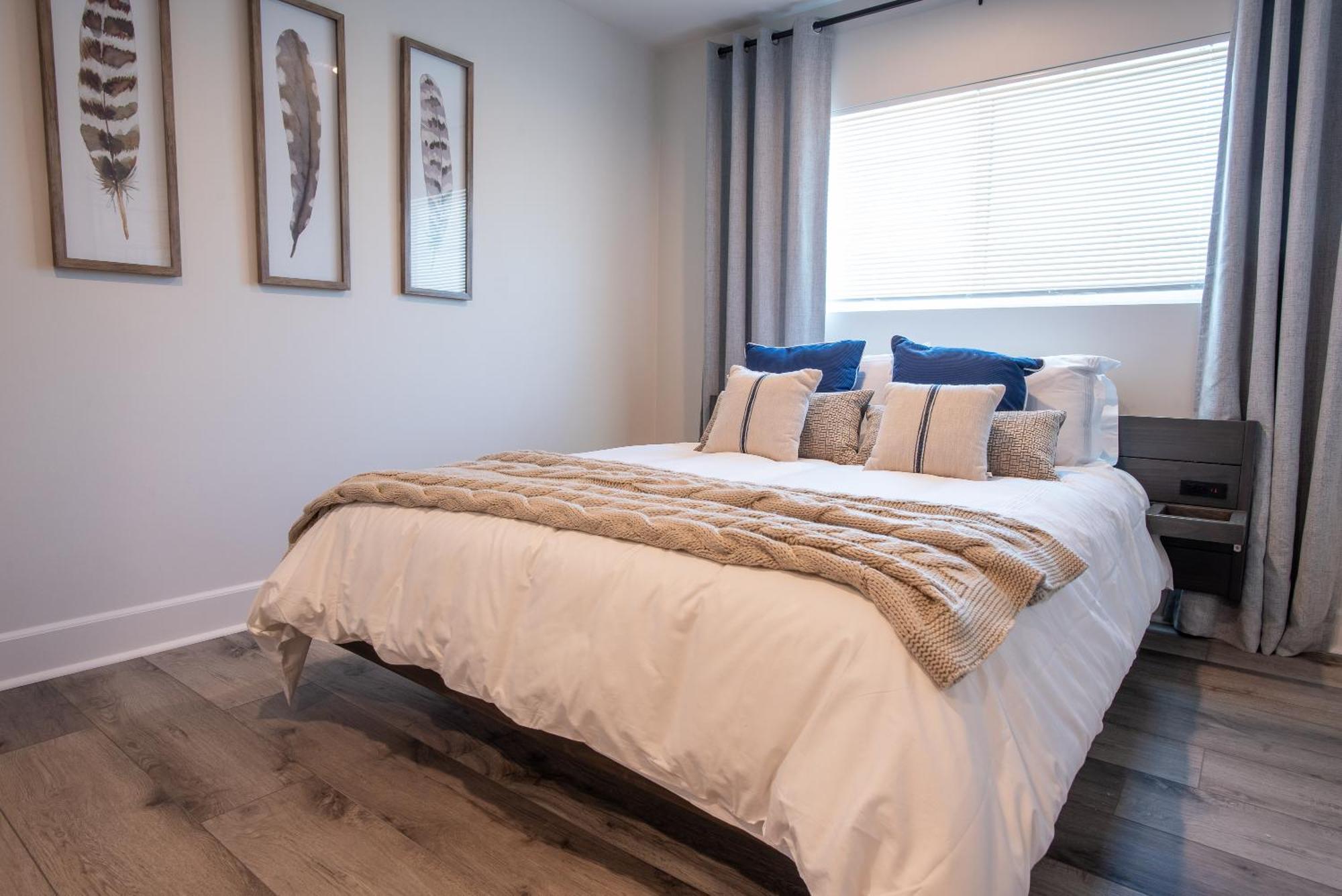 Apartment 5bd Family, Event Friendly 4plex Steps2beach