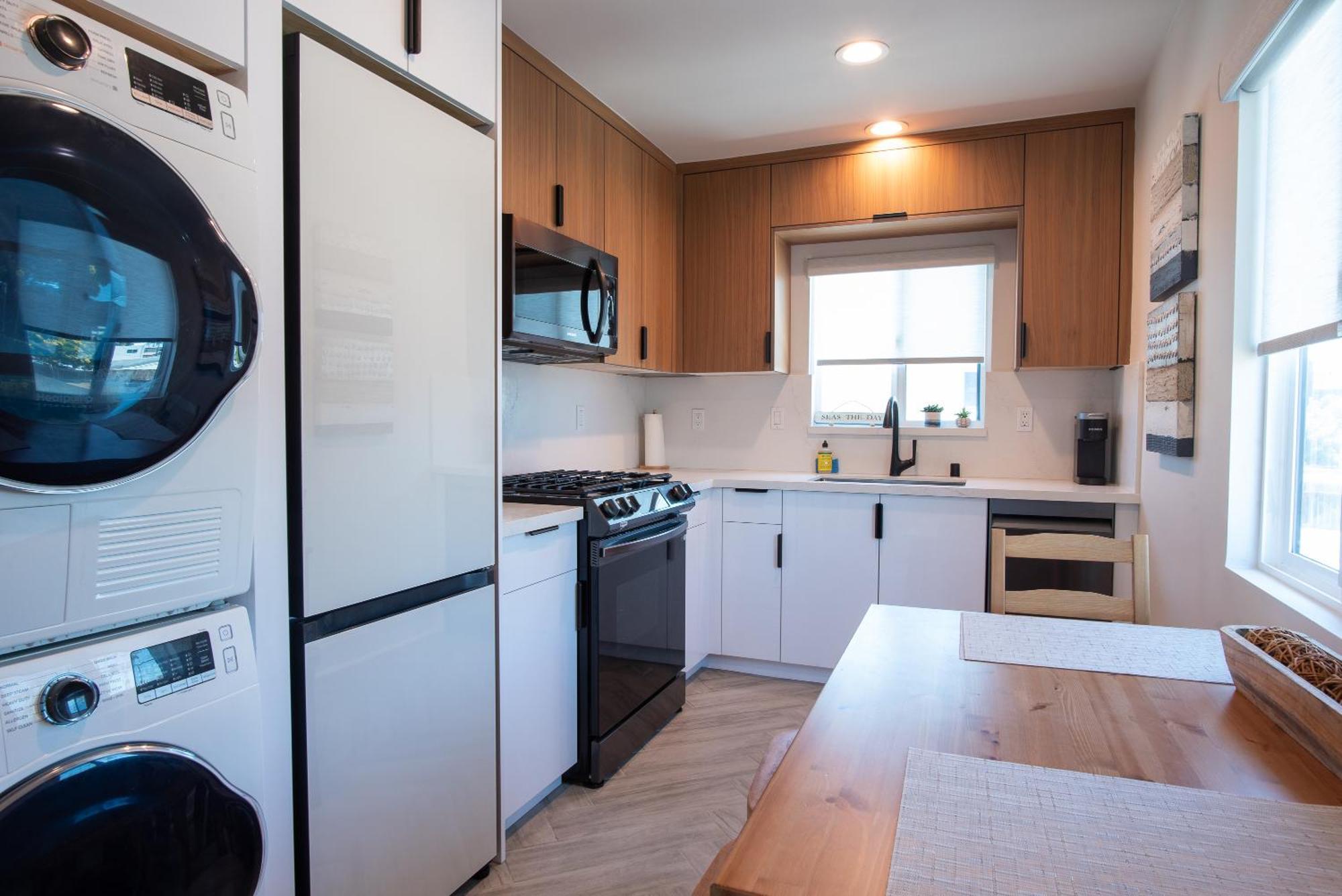 Apartment 5bd Family, Event Friendly 4plex Steps2beach *