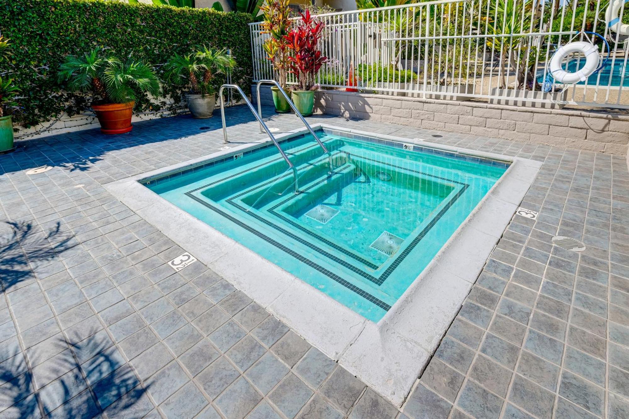 Apartment With Pool Access About 2 Mi To Beach! *