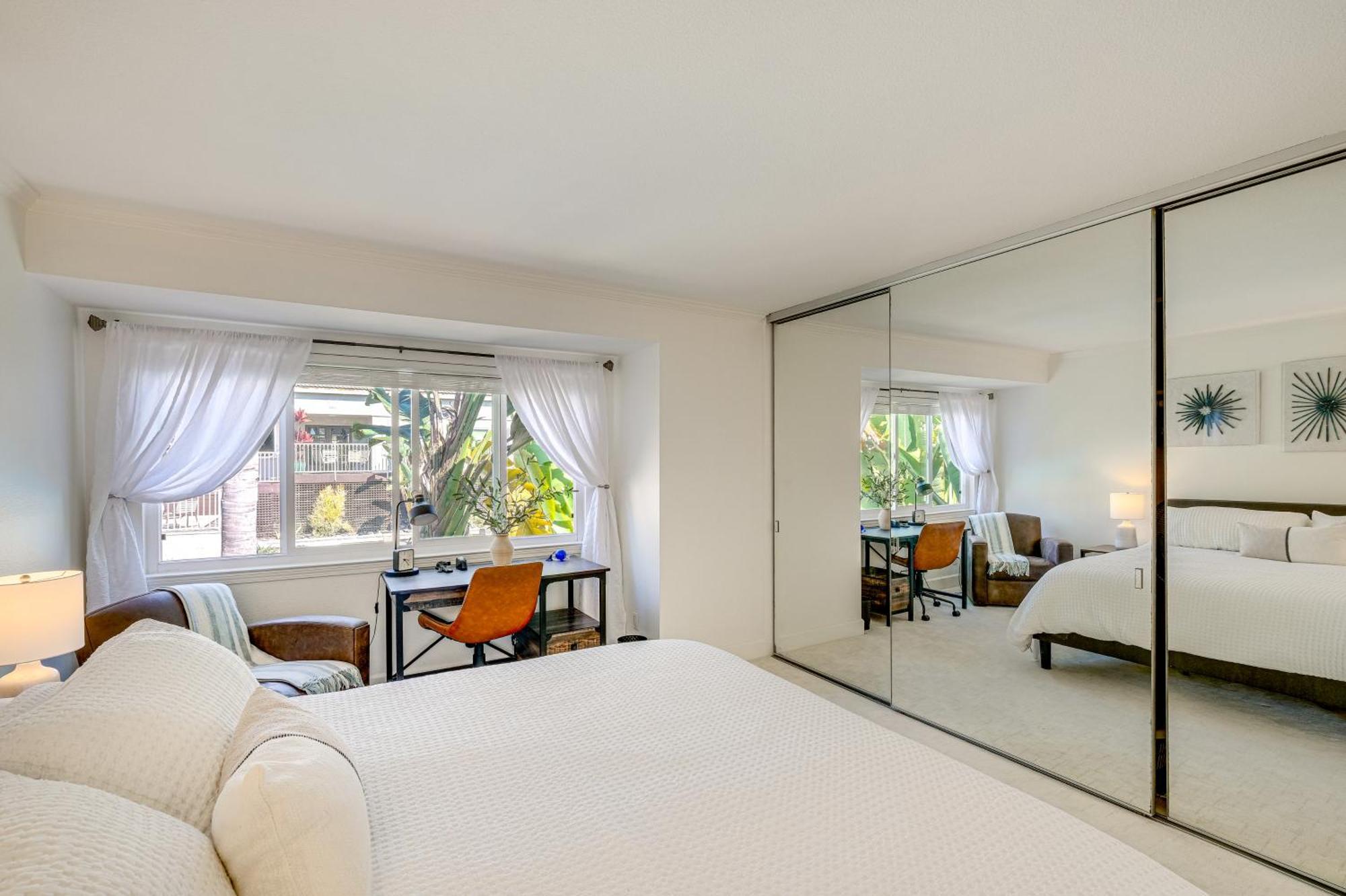 With Pool Access About 2 Mi To Beach! Apartment