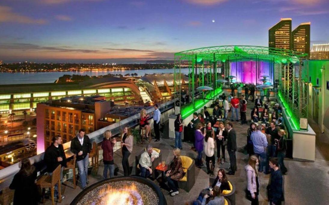 Omg!! A Blue Lagoon In The ♥ Of The City? Game Room, Views, Luxury *