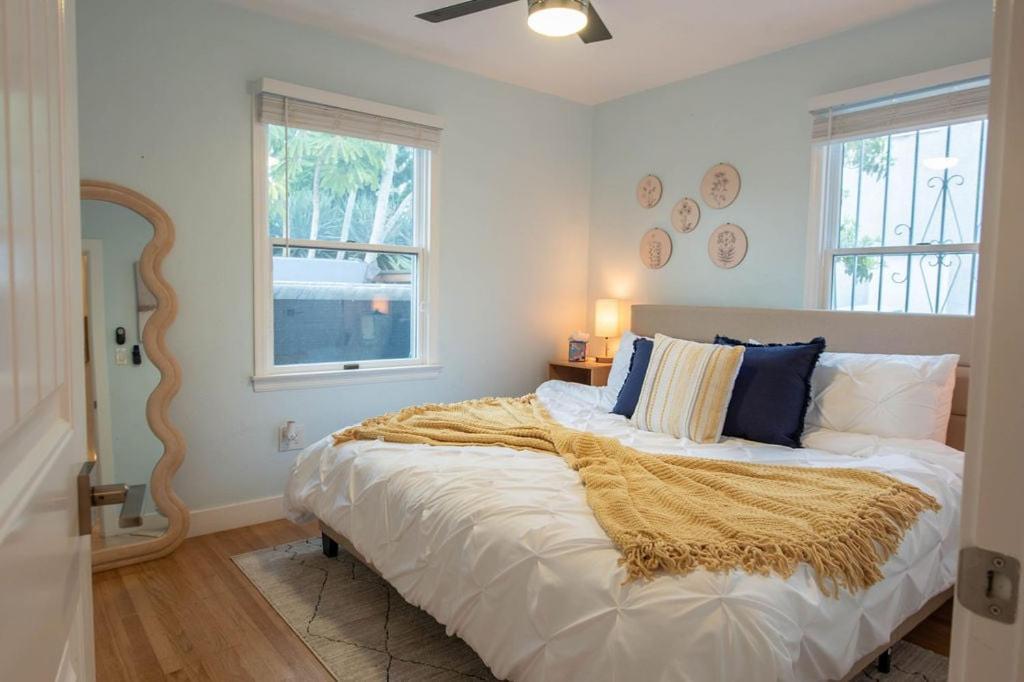 Holiday home New! Pt Loma Paradise: Remodel - Pool - Game - Wow!