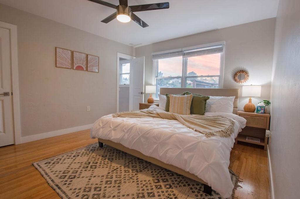 Holiday home New! Pt Loma Paradise: Remodel - Pool - Game - Wow! *