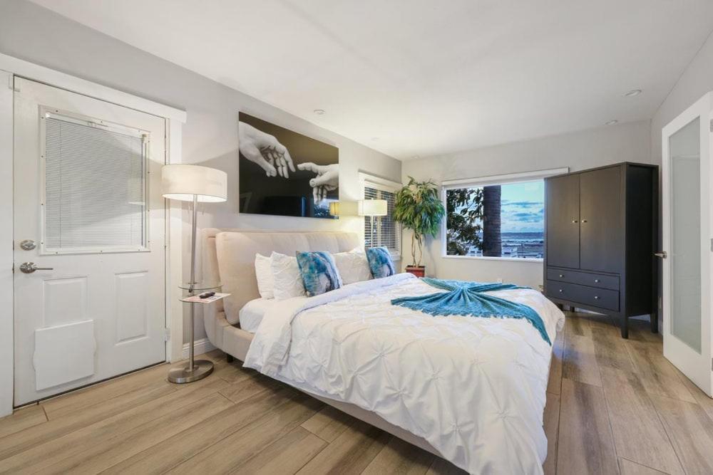 Omg!! A Blue Lagoon In The ♥ Of The City? Game Room, Views, Luxury Holiday home *