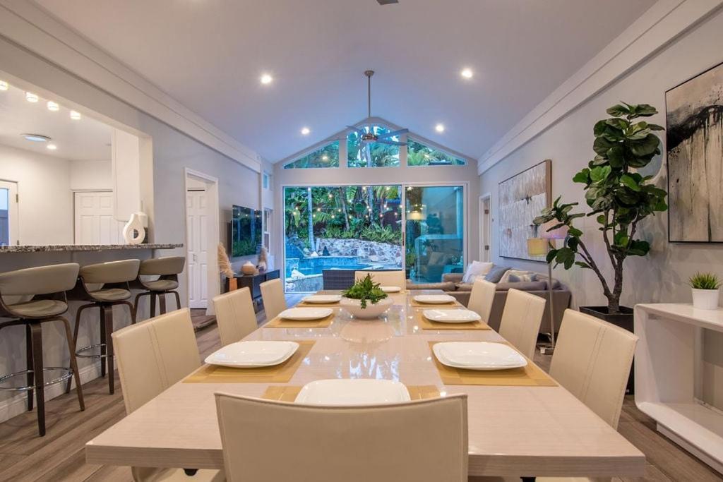 Omg!! A Blue Lagoon In The ♥ Of The City? Game Room, Views, Luxury Holiday home
