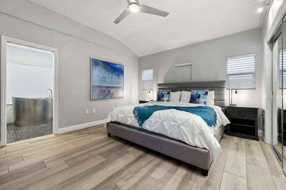 Holiday home Omg!! A Blue Lagoon In The ♥ Of The City? Game Room, Views, Luxury