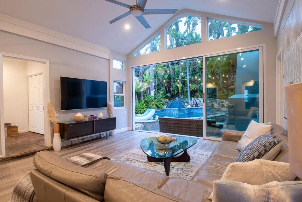 Omg!! A Blue Lagoon In The ♥ Of The City? Game Room, Views, Luxury San Diego