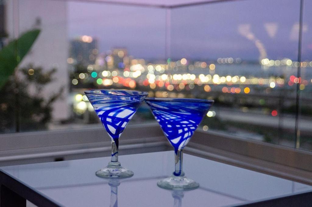 Omg!! A Blue Lagoon In The ♥ Of The City? Game Room, Views, Luxury * San Diego